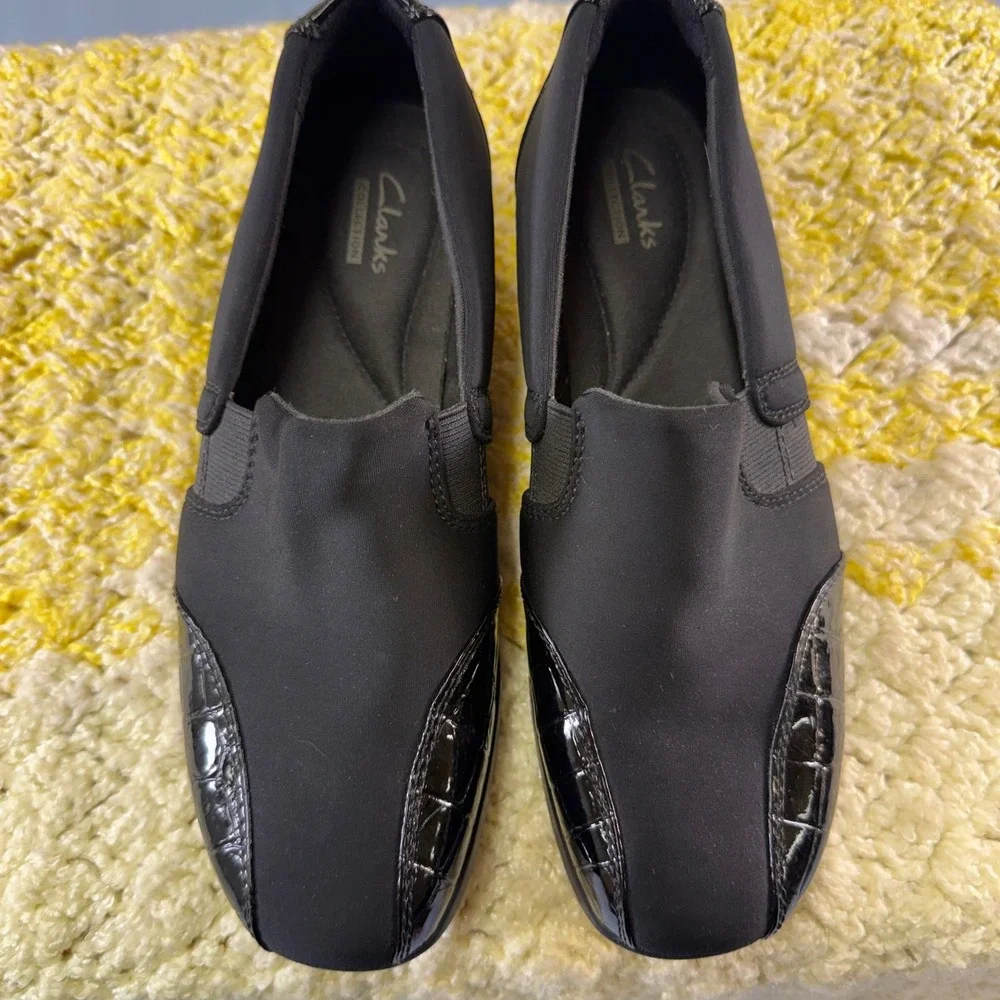 Clarks Collection Womens Black Slip On Loafers Faux Croc Accent 26102169 Size 7M